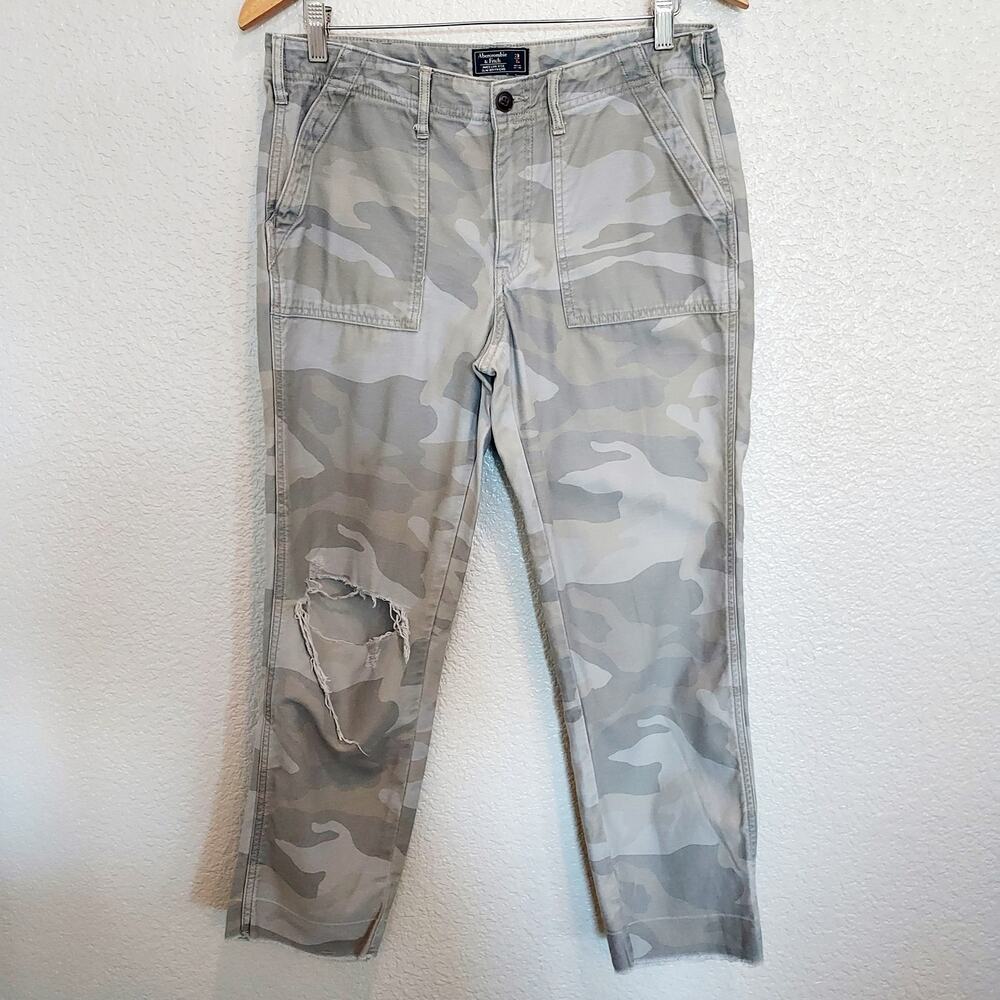 Abercrombie & Fitch Army Print Distressed Ankle Pants Size 8
